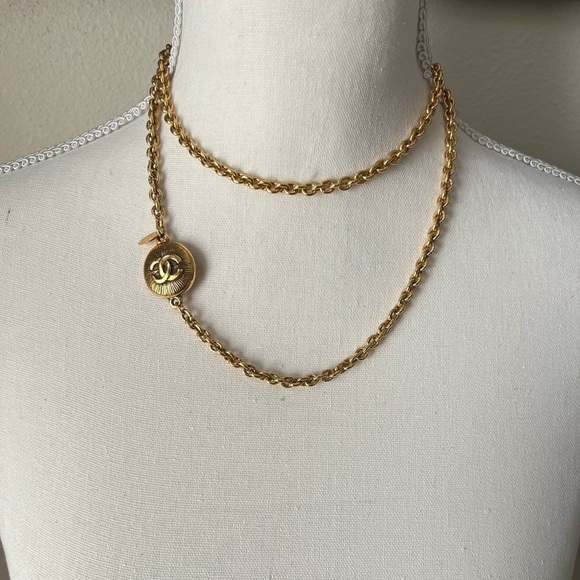 CHANEL Vintage 24k Gold Plated Embossed CC Logo Necklace - Picture 8 of 9